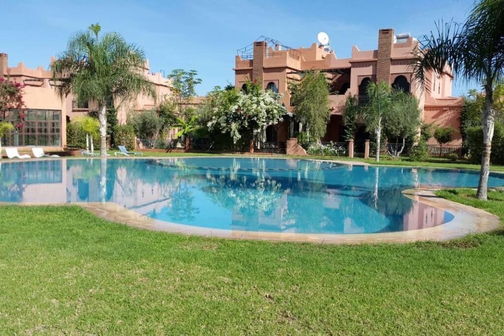 Capstay In Secure Marrakesch